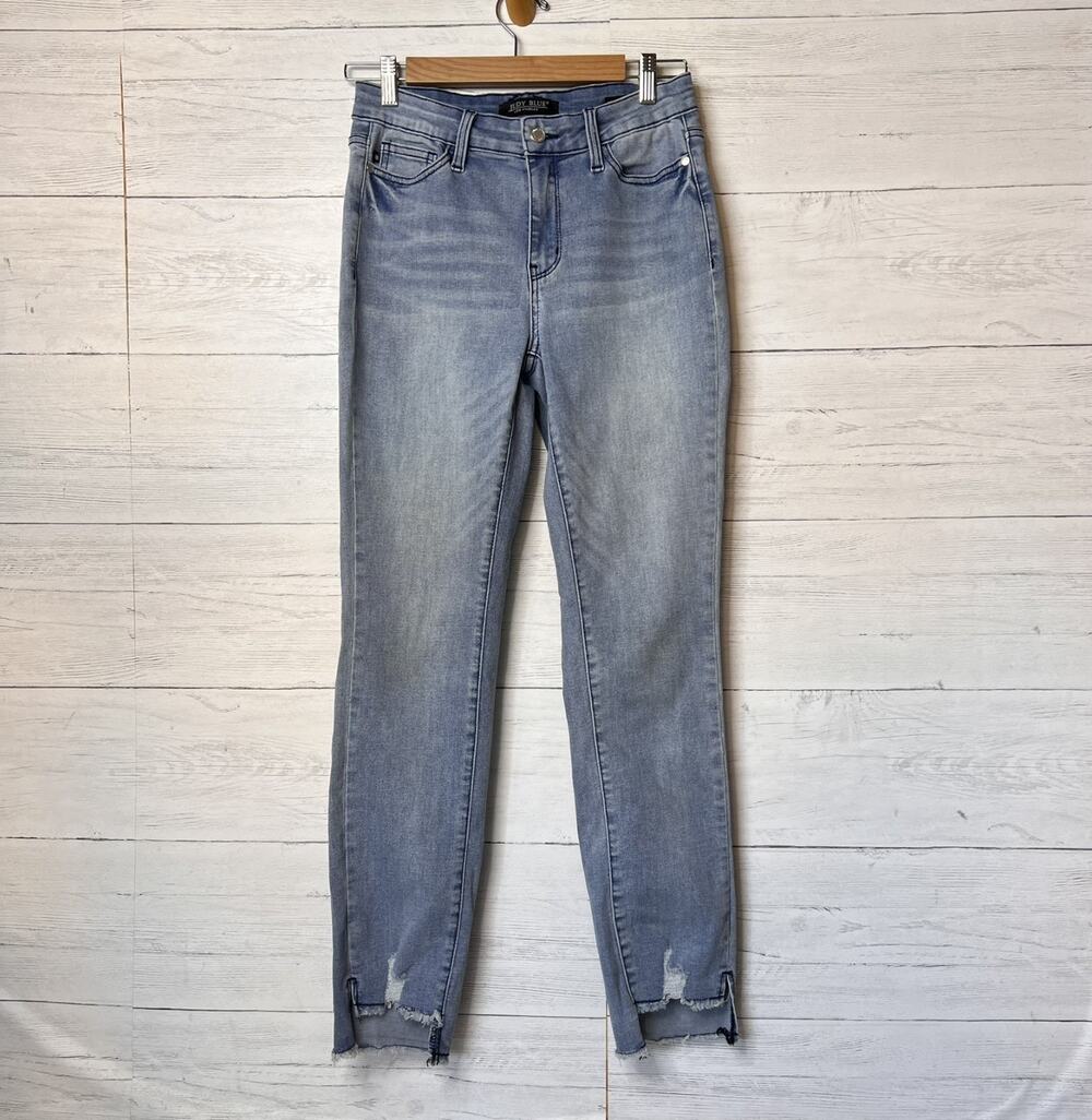 Judy Blue Jeans Womens Size 5/27 Relaxed fit Medium Wash Raw Distressed Hem